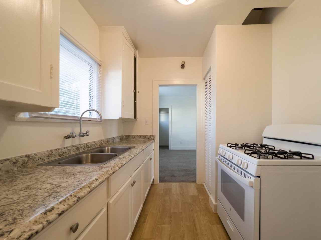 803 803 Lindaraxa Park N - 803 B - Photo 7 of 13