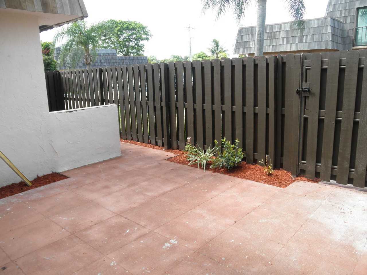 1002 Waterview Dr - Photo 2 of 14