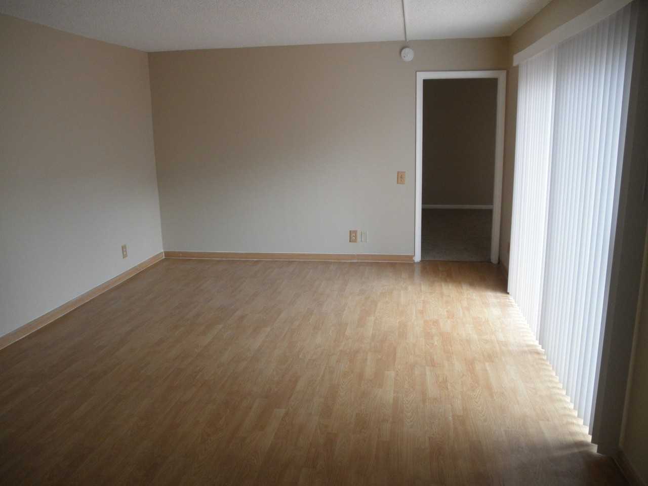 1002 Waterview Dr - Photo 4 of 14