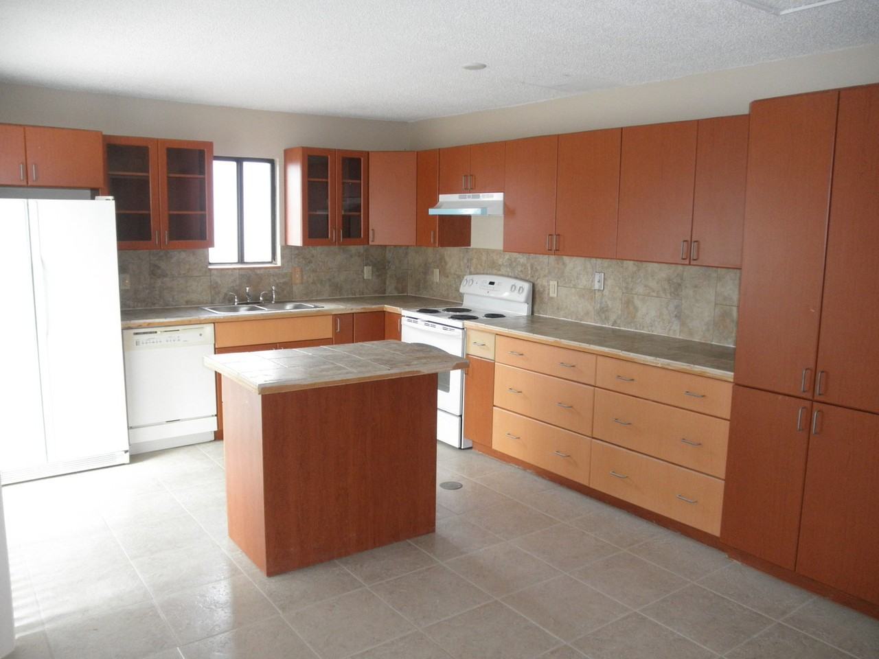 1002 Waterview Dr - Photo 6 of 14