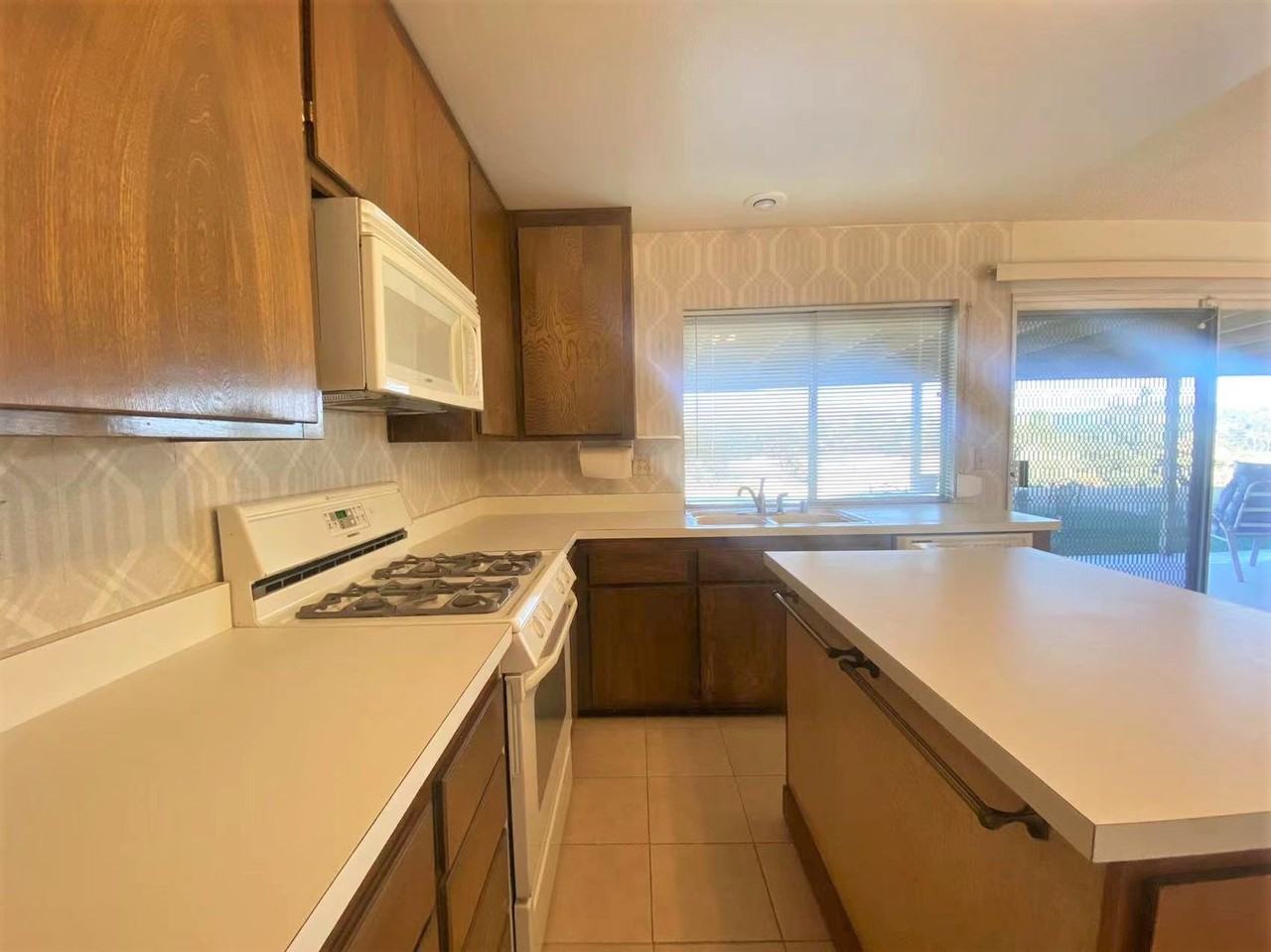 220 Eagle Nest Dr - Photo 4 of 12