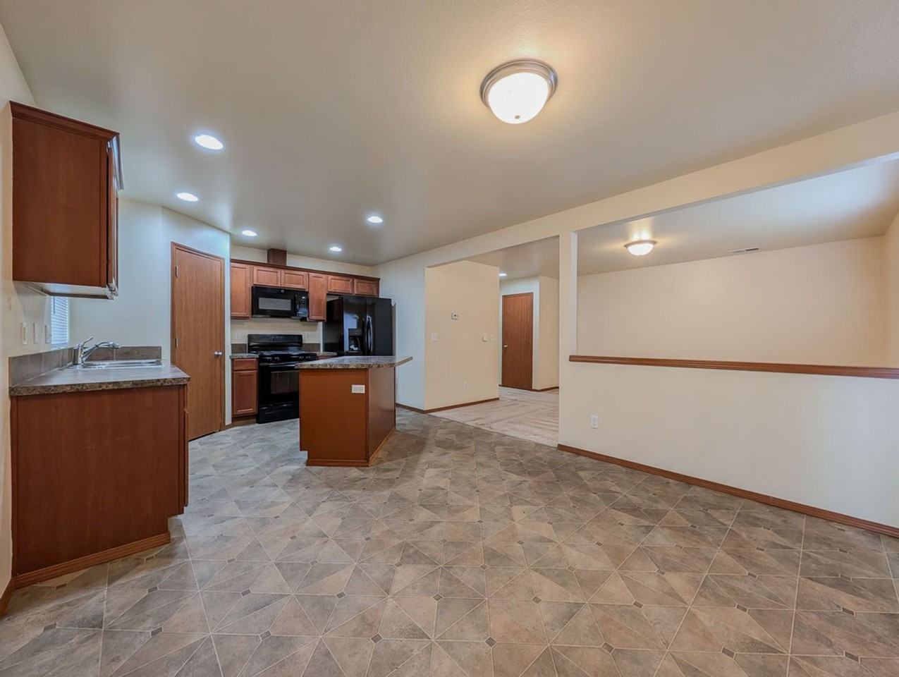 9830 28th Ave Se - Photo 4 of 17