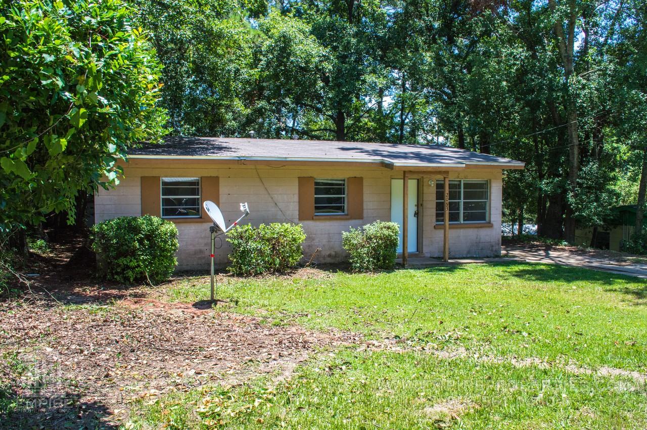 2053 Warwick St - Photo 2 of 21