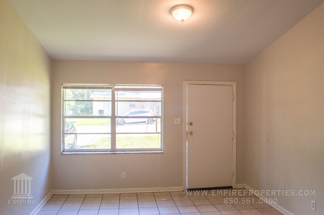 2053 Warwick St - Photo 5 of 21