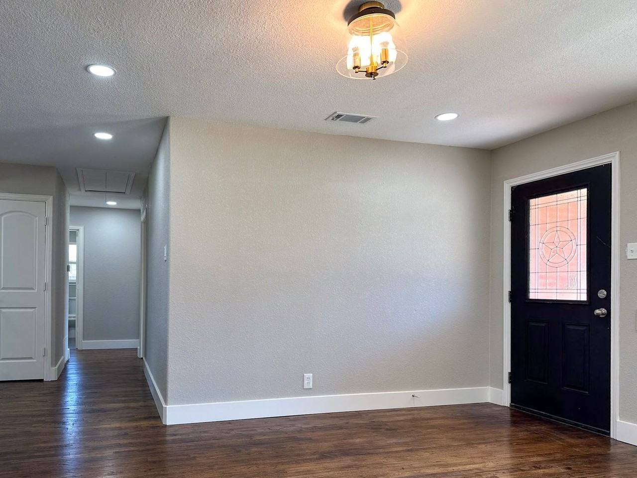 57252 Grove St - Photo 3 of 30