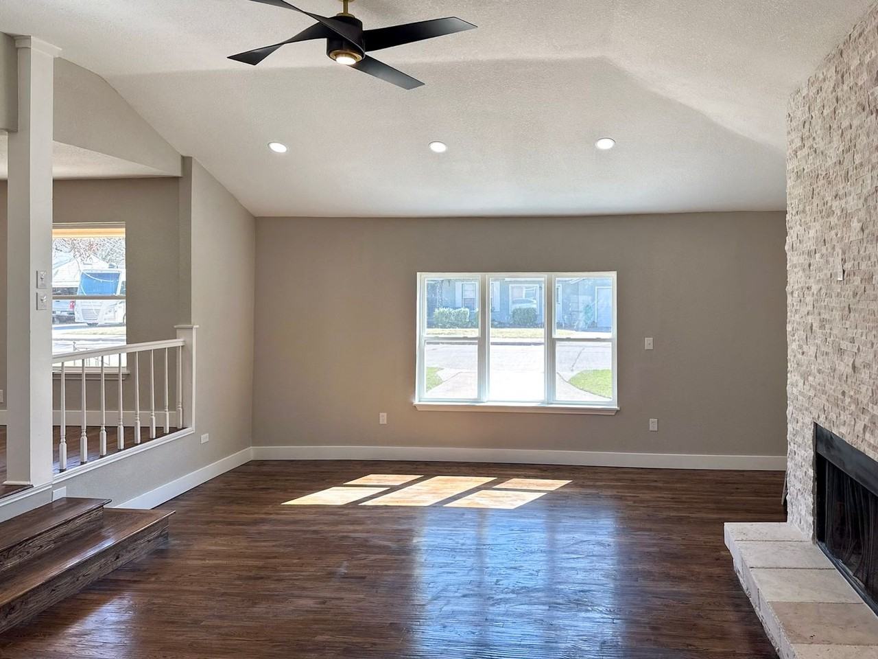 57252 Grove St - Photo 5 of 30