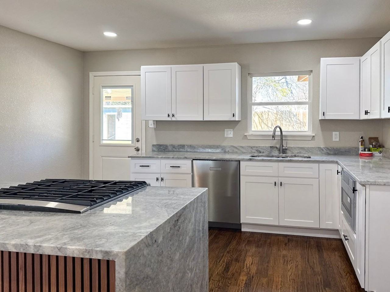 57252 Grove St - Photo 7 of 30