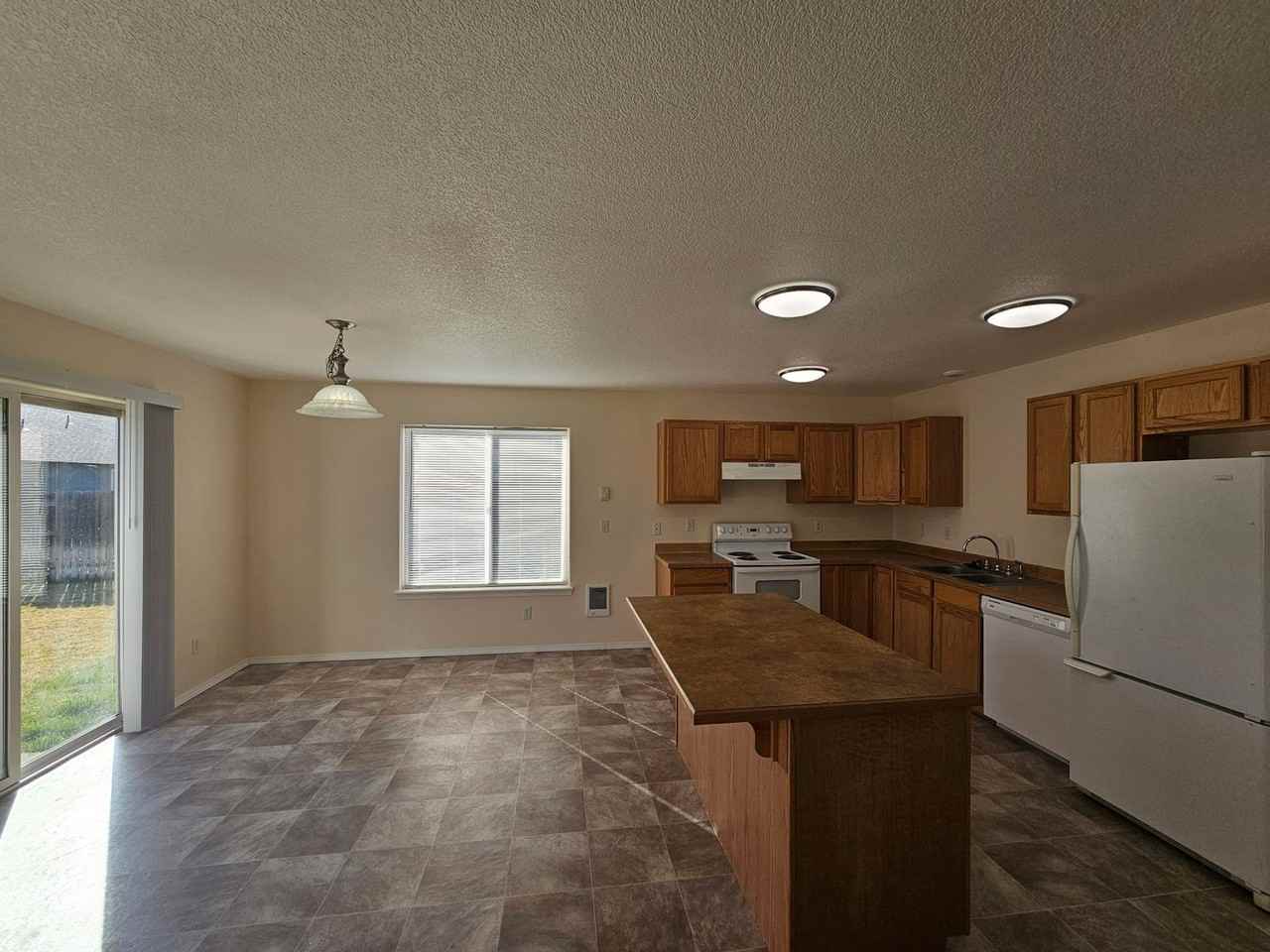 863 Se Kierra Pl - Photo 2 of 5
