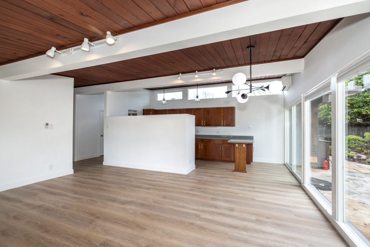 994 Van Auken Cir - Photo 3 of 17