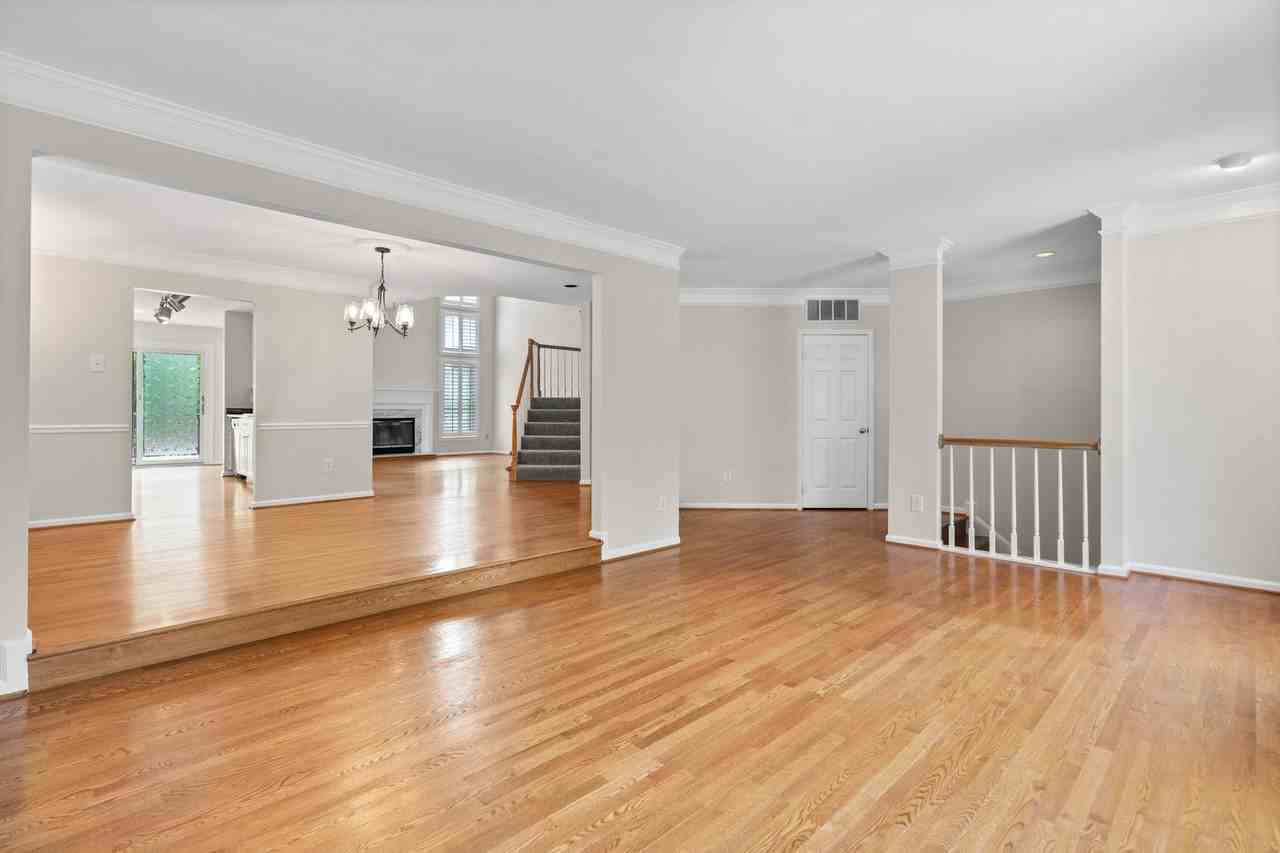 5902 Bloomingdale Ter - Photo 6 of 44