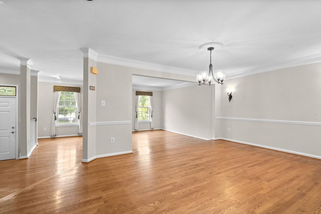 5902 Bloomingdale Ter - Photo 7 of 44