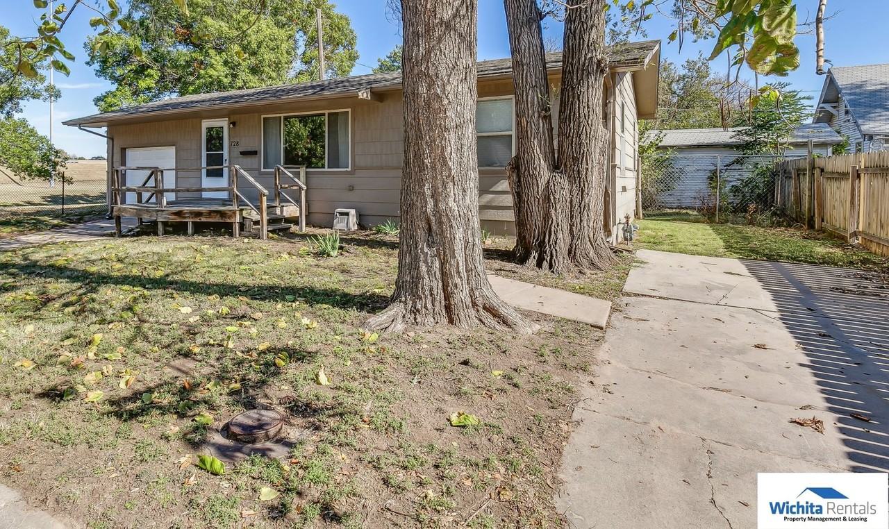 728 S Dodge Ave - Photo 2 of 11