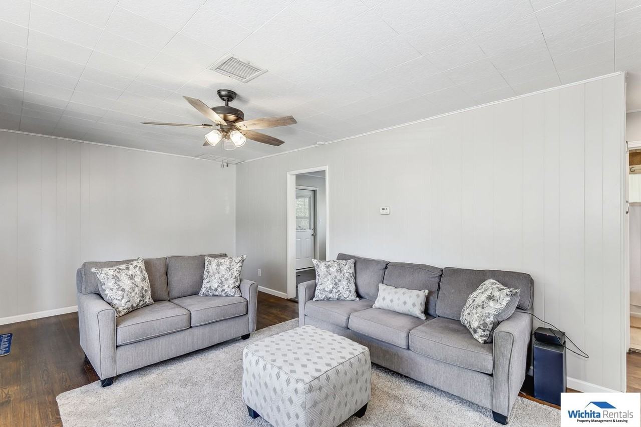 728 S Dodge Ave - Photo 5 of 11