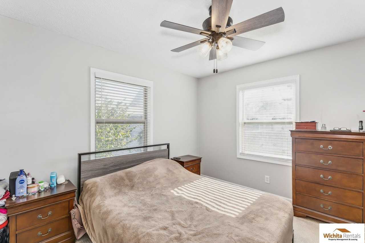 728 S Dodge Ave - Photo 6 of 11