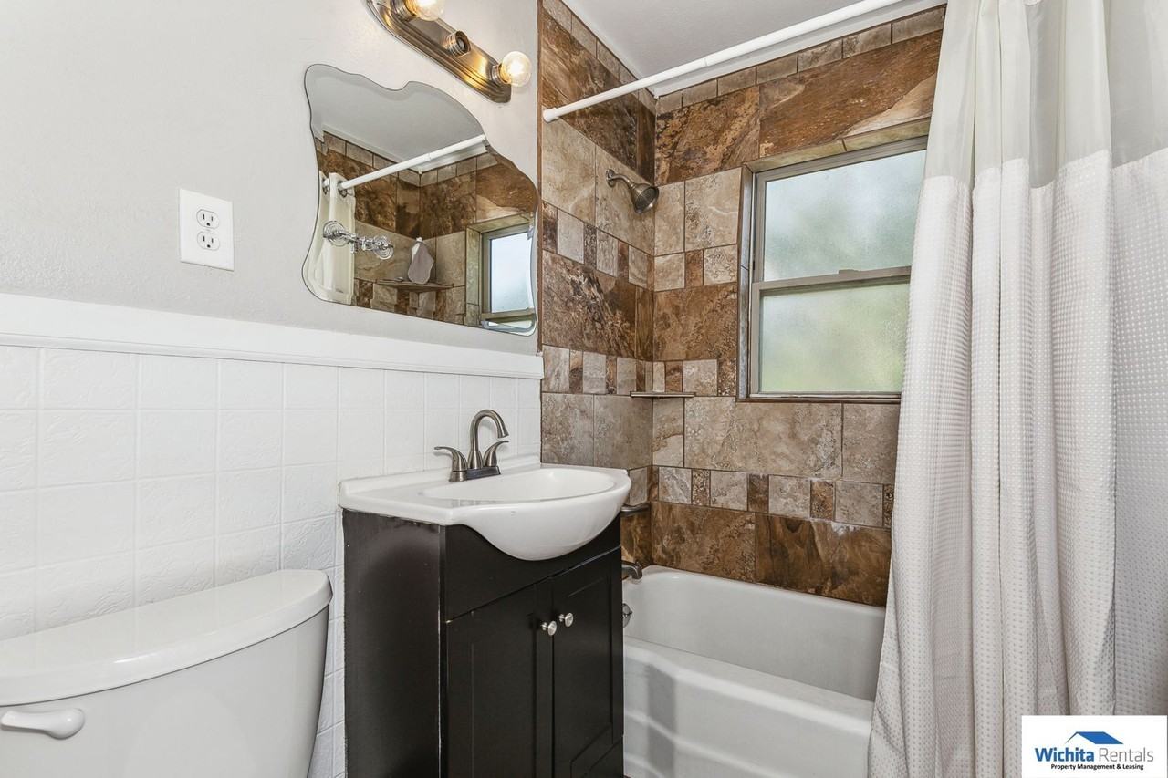 728 S Dodge Ave - Photo 7 of 11