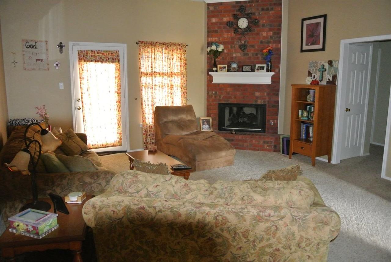 6219 8th St - Photo 2 of 13