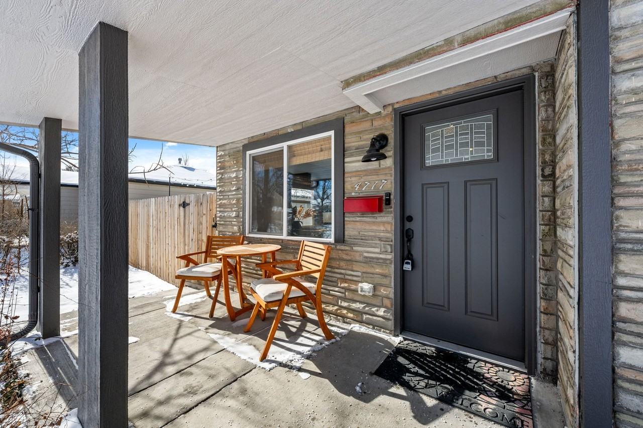 4717 Meade St - Photo 4 of 39