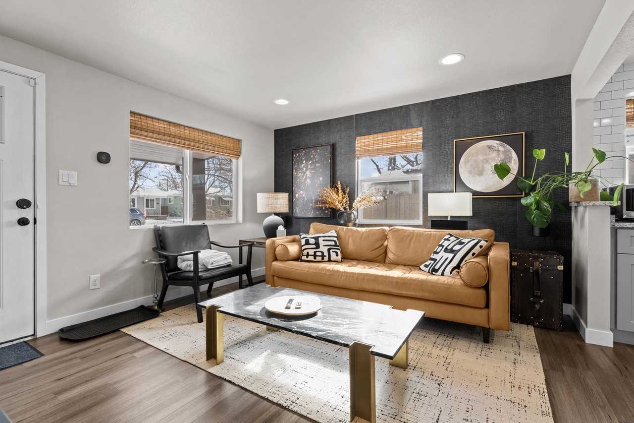 4717 Meade St - Photo 5 of 39