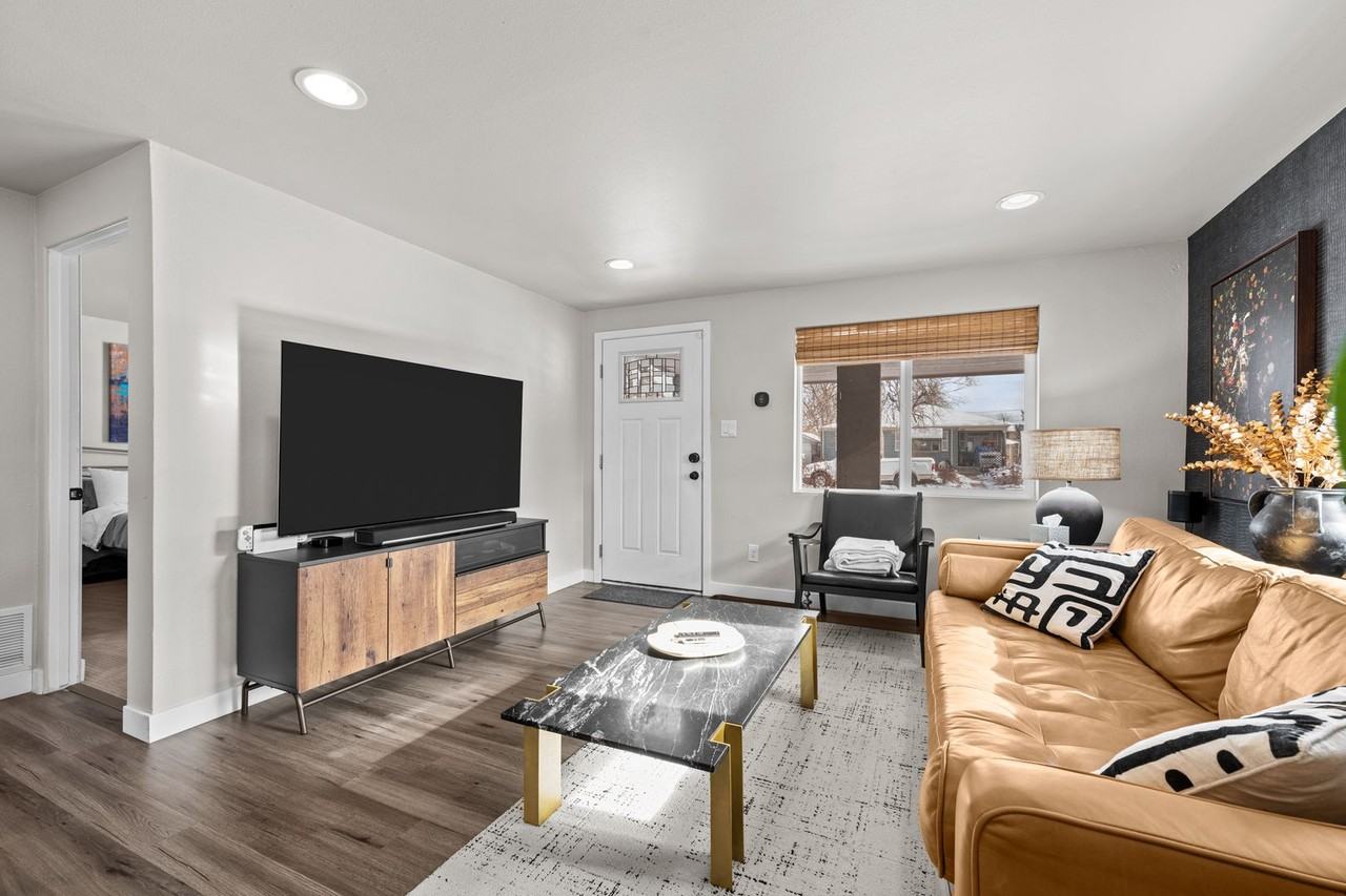 4717 Meade St - Photo 7 of 39