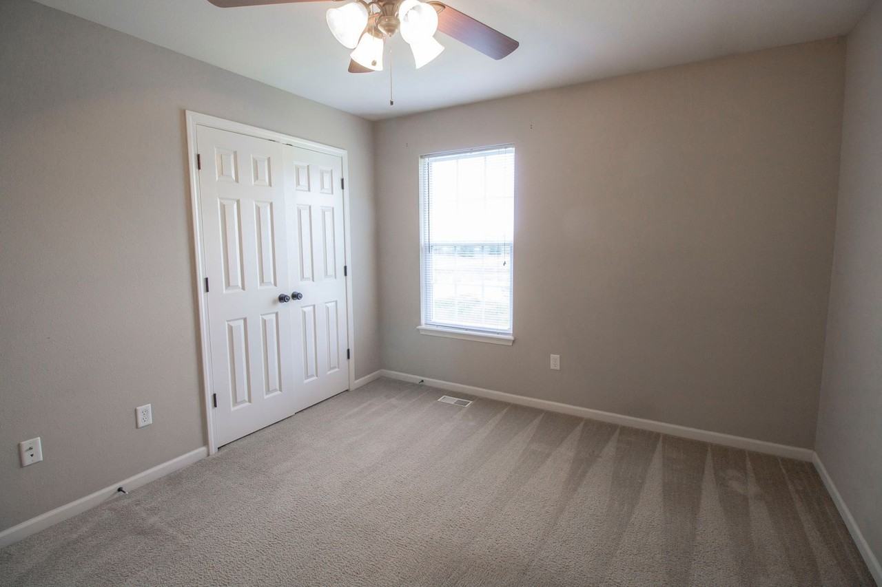 5000 Derby Ridge Dr #404 - Photo 7 of 32