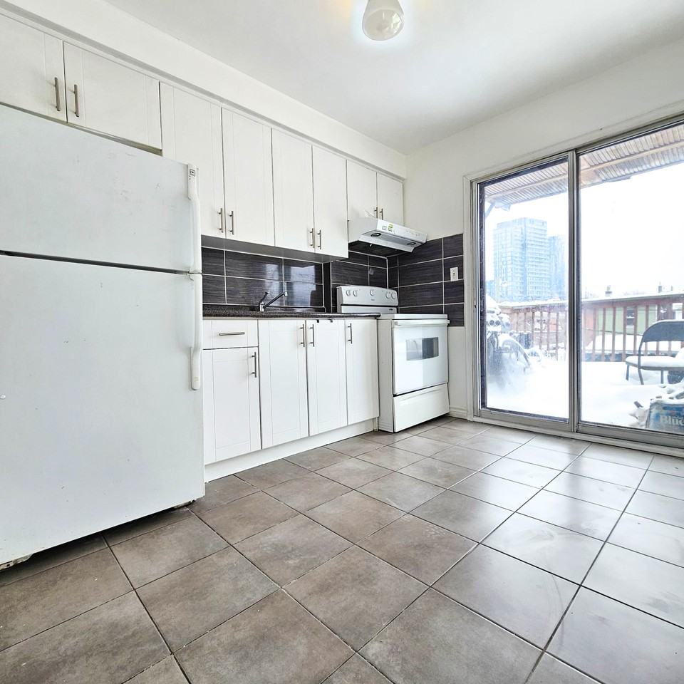 955 Lansdowne Avenue #2 - Photo 5 of 15