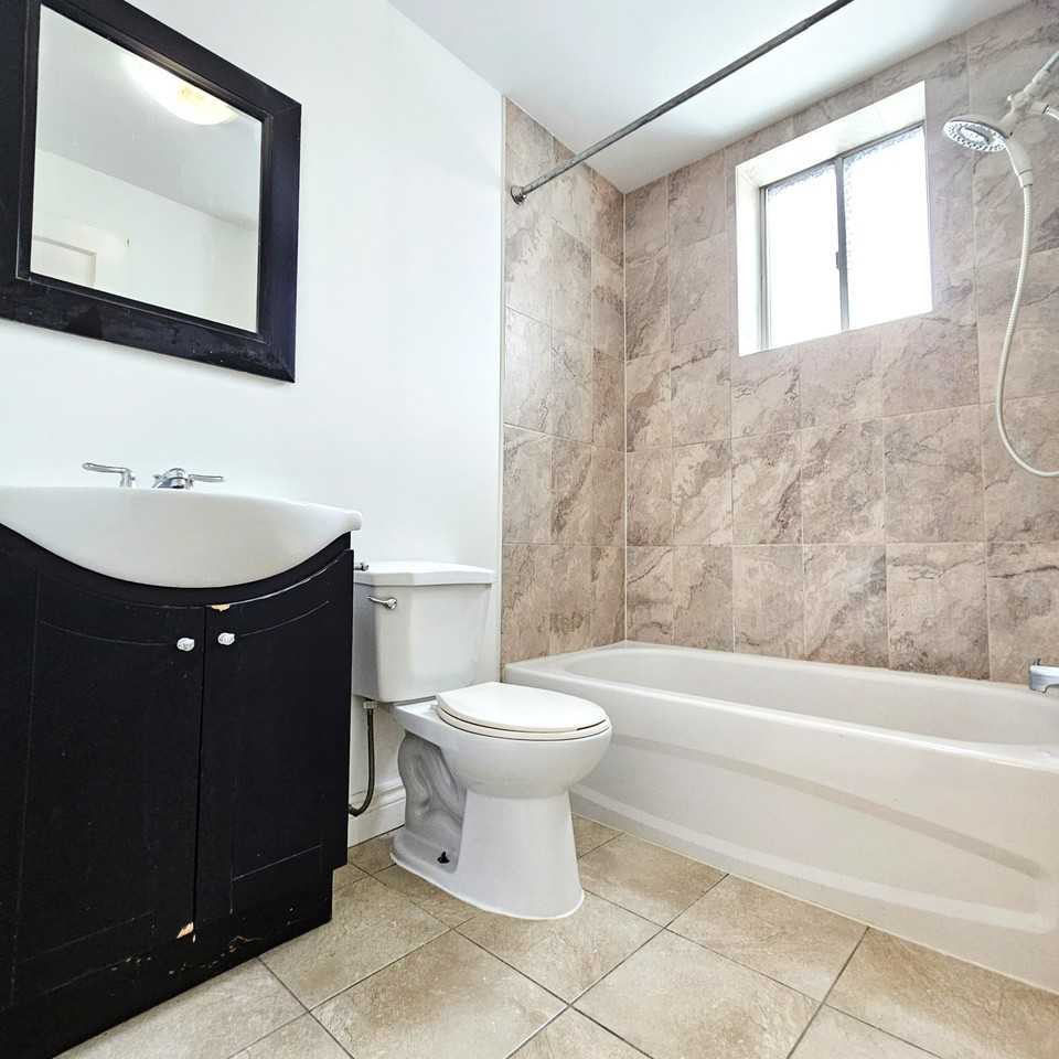 955 Lansdowne Avenue #2 - Photo 7 of 15