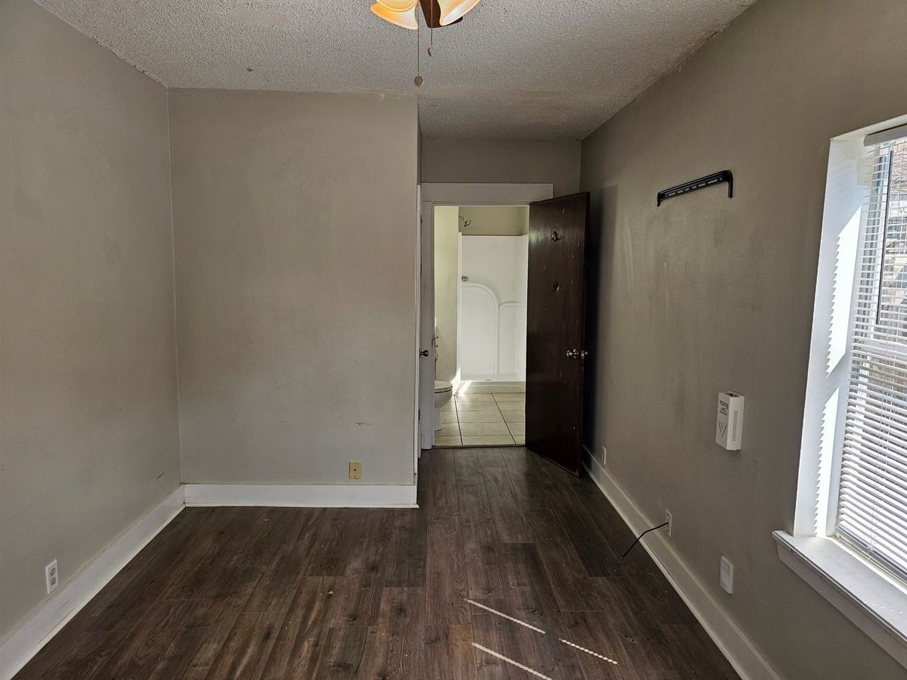 202 N Cypress St - Photo 7 of 9