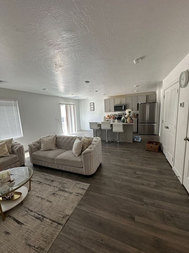 303 W 2050 N - Photo 2 of 7