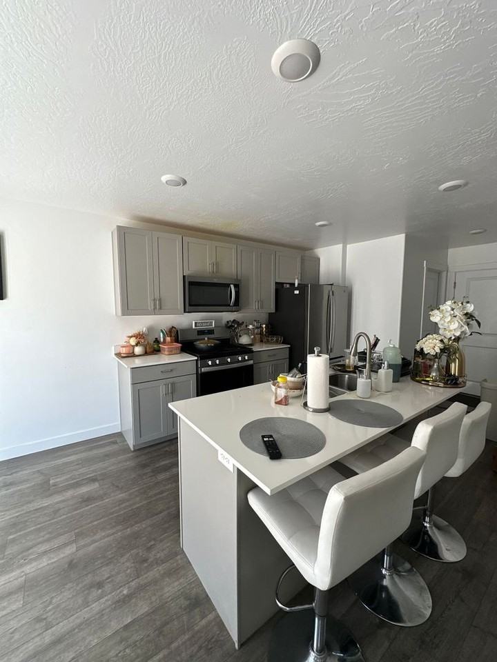 303 W 2050 N - Photo 6 of 7