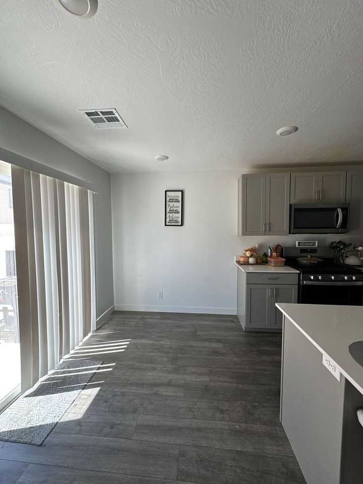 303 W 2050 N - Photo 7 of 7