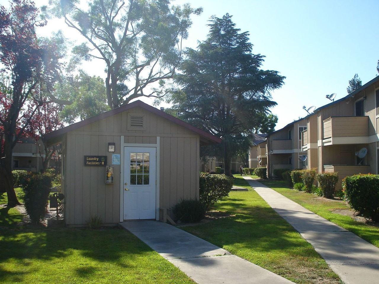 Park Knolls Apartments - Photo 2 of 7