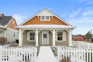 featured image of 2121 N Country Vista Blvd