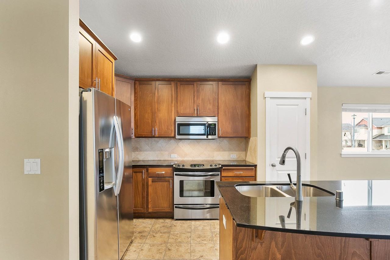 2121 N Country Vista Blvd - Photo 2 of 20