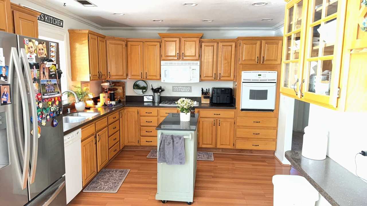 6805 Chestnut Ave - Photo 5 of 31