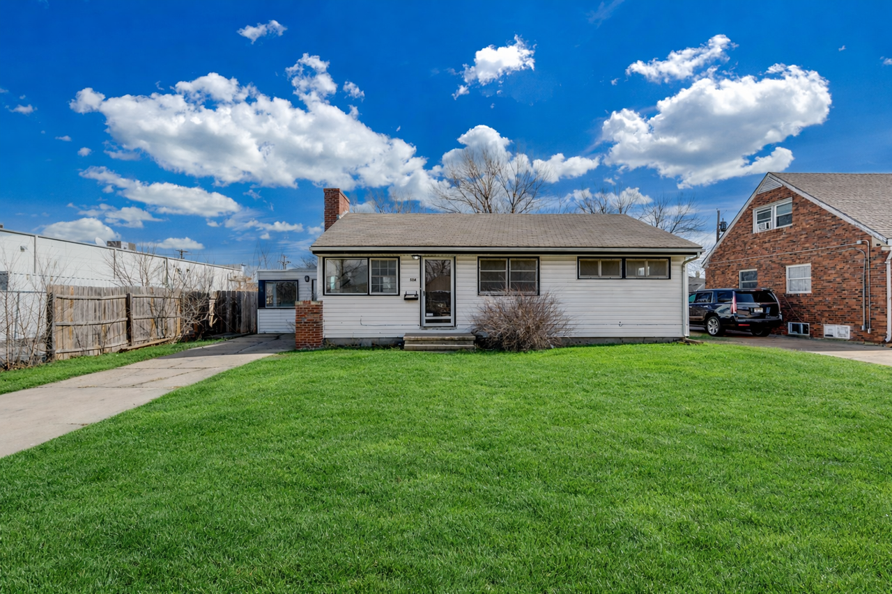 534 S Christine St - Photo 2 of 15