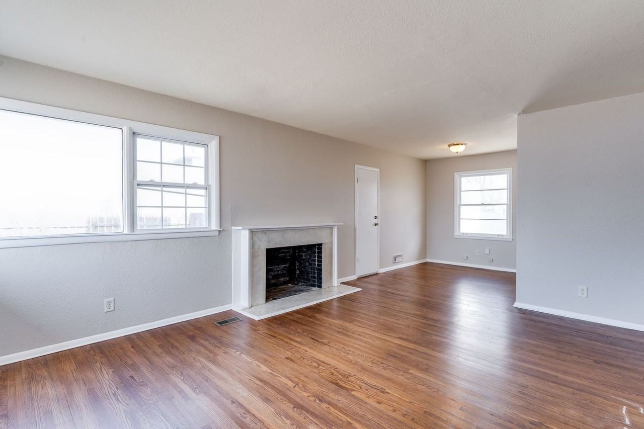 534 S Christine St - Photo 4 of 15