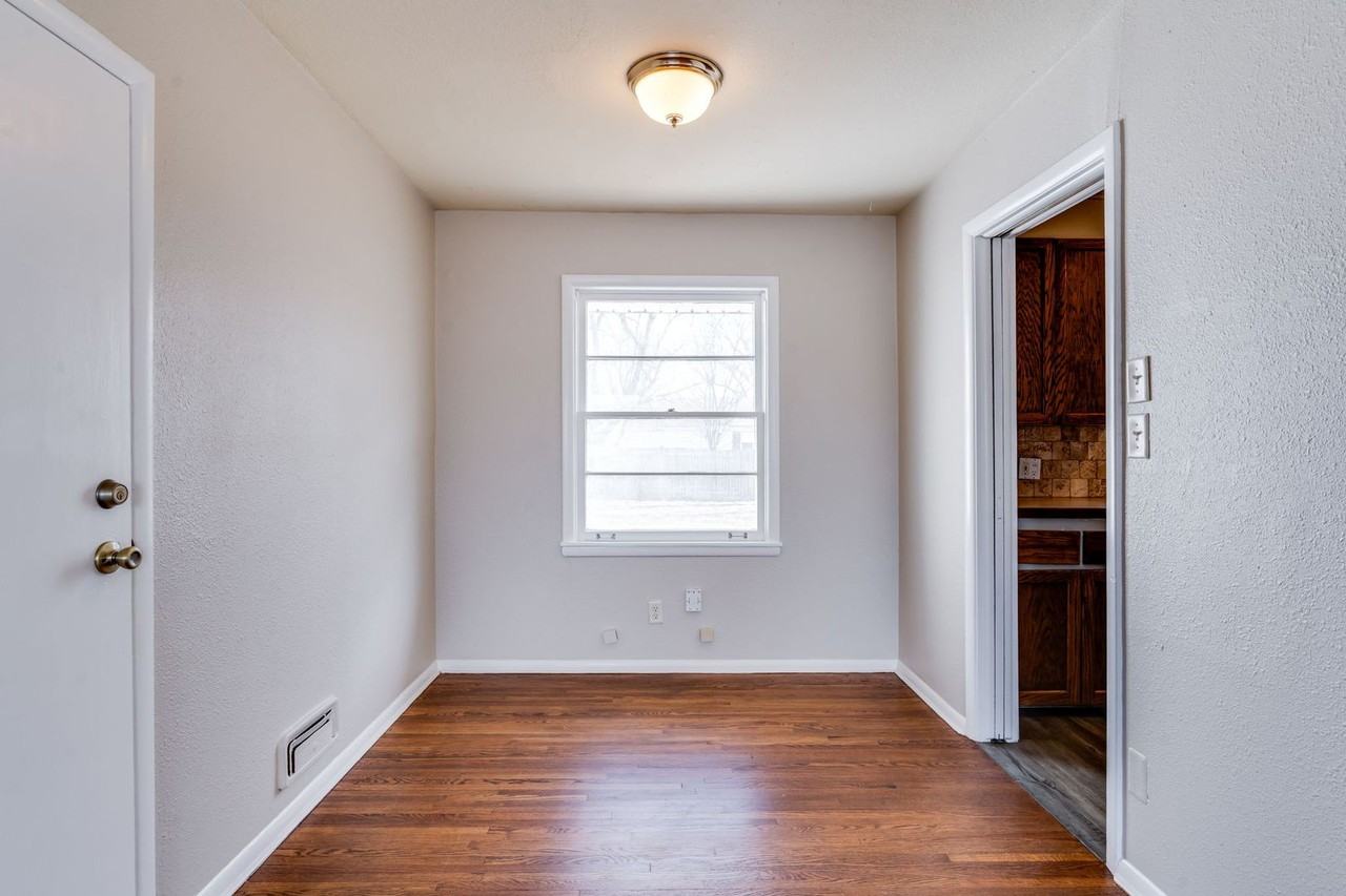 534 S Christine St - Photo 6 of 15