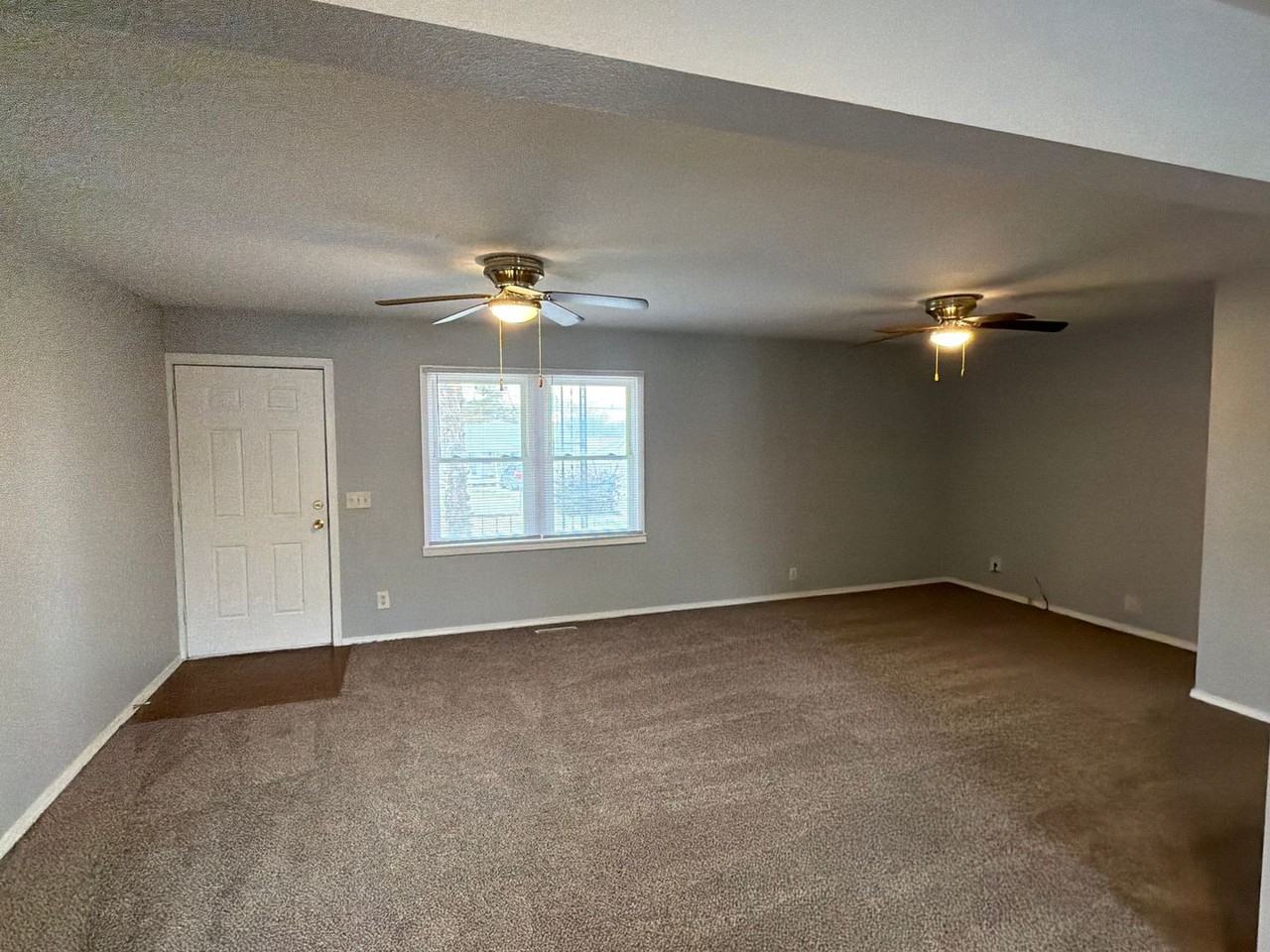 2658 N Fremont Ave - Photo 2 of 11