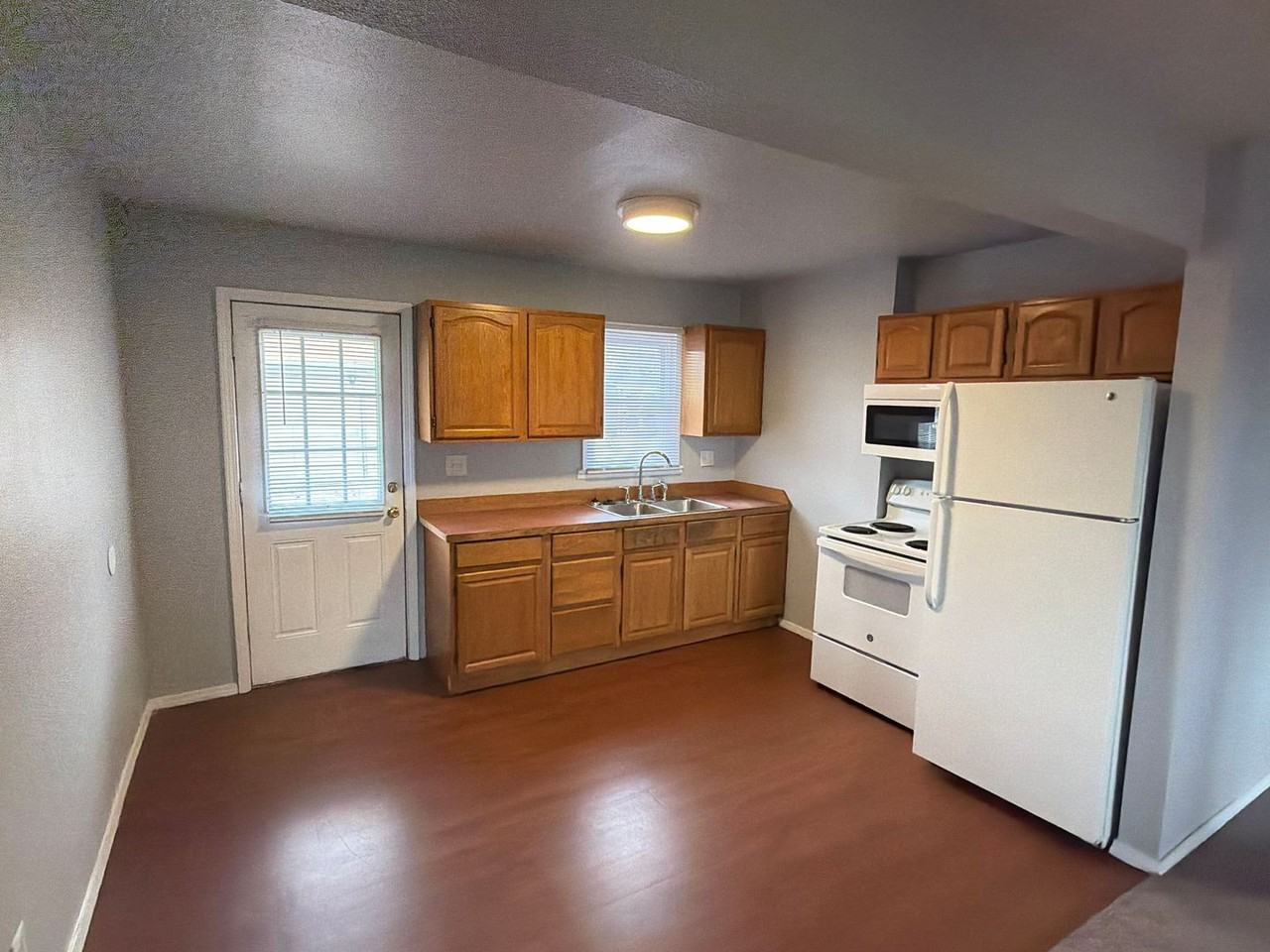 2658 N Fremont Ave - Photo 3 of 11