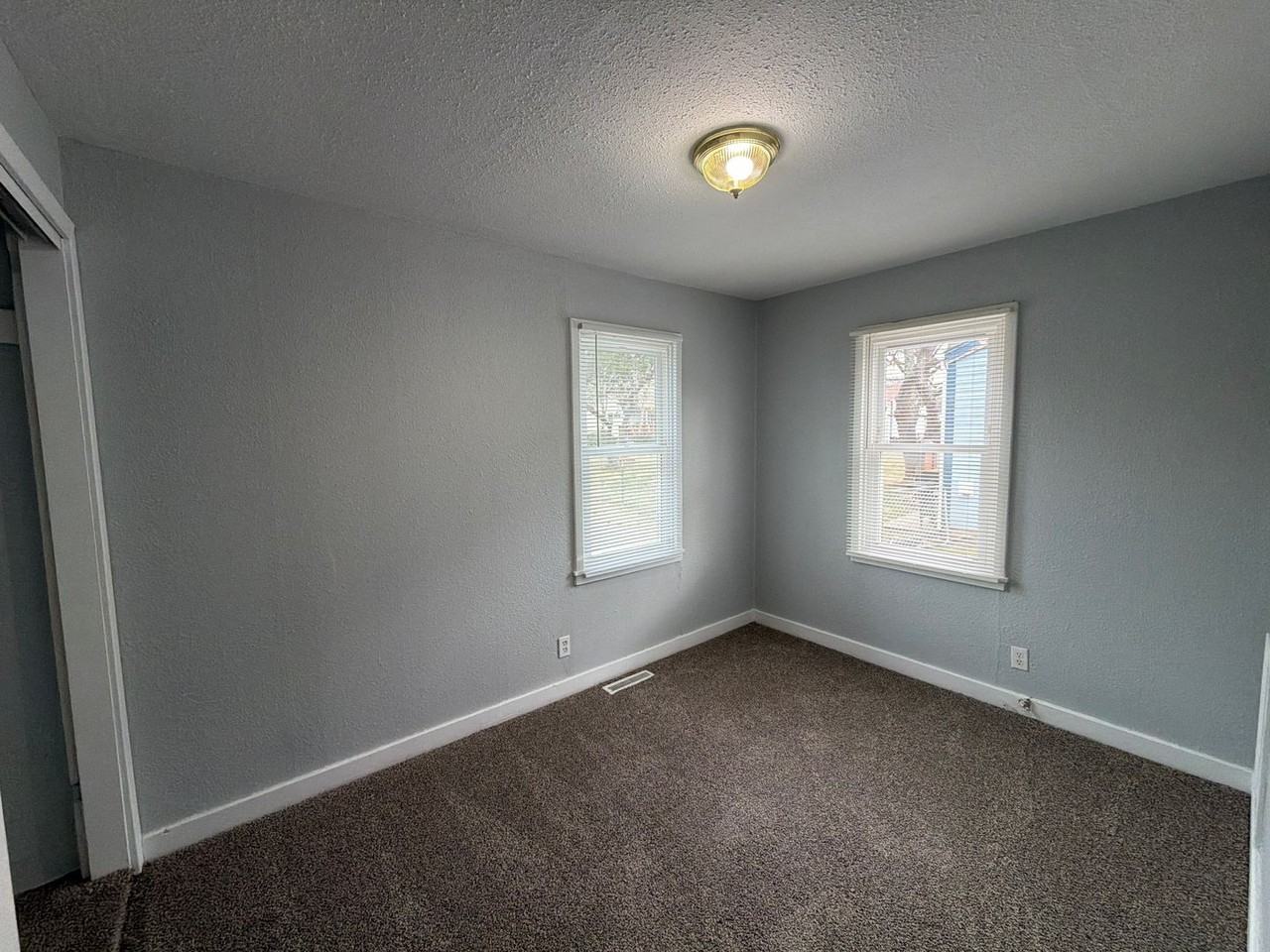 2658 N Fremont Ave - Photo 5 of 11