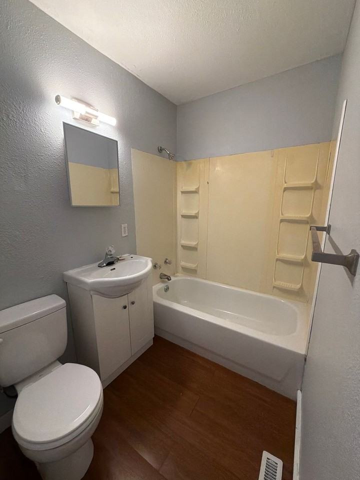 2658 N Fremont Ave - Photo 6 of 11