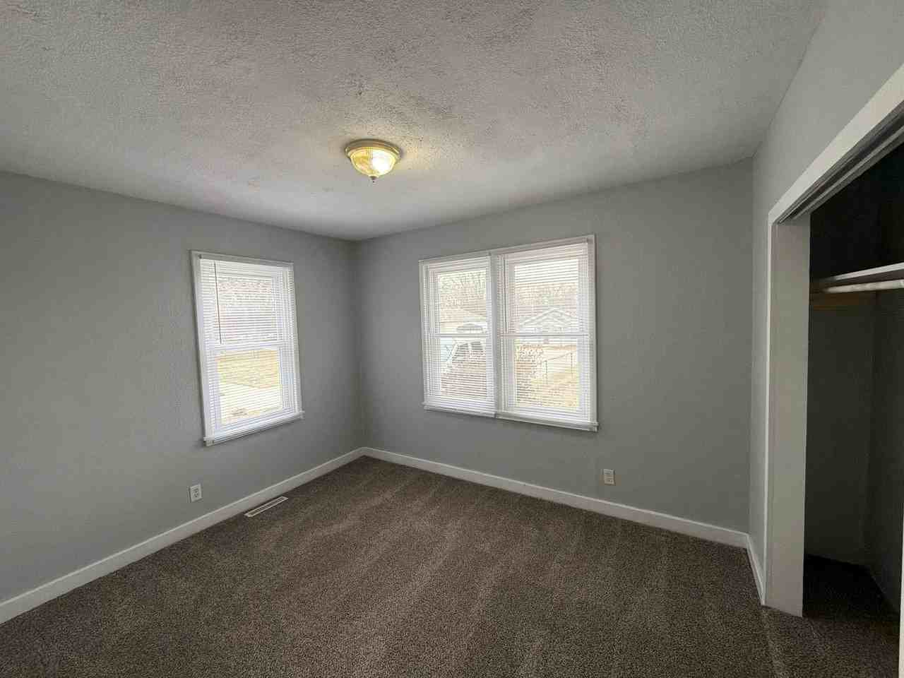 2658 N Fremont Ave - Photo 7 of 11