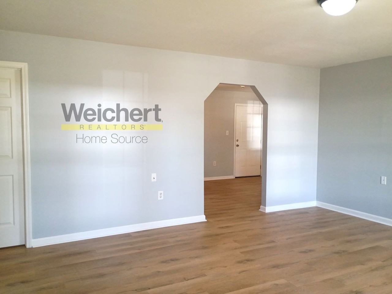 1107 Cole St - Photo 3 of 15