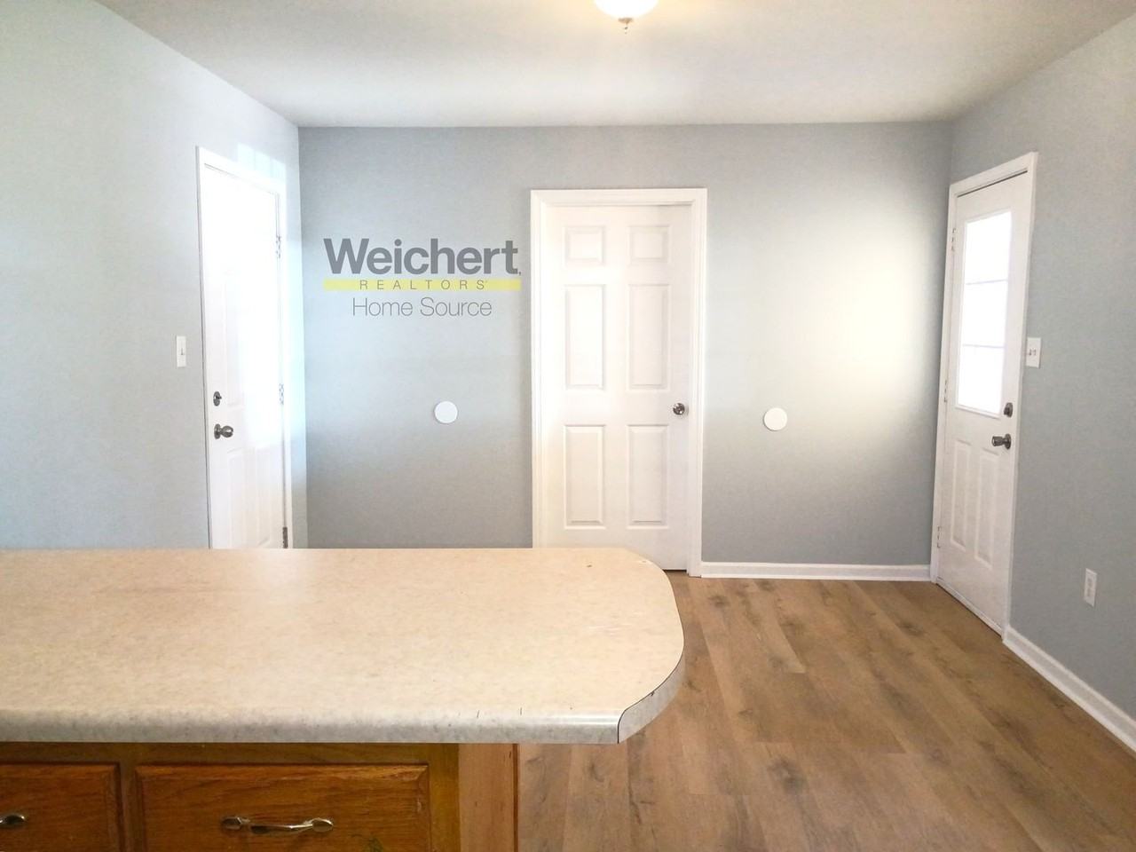 1107 Cole St - Photo 6 of 15