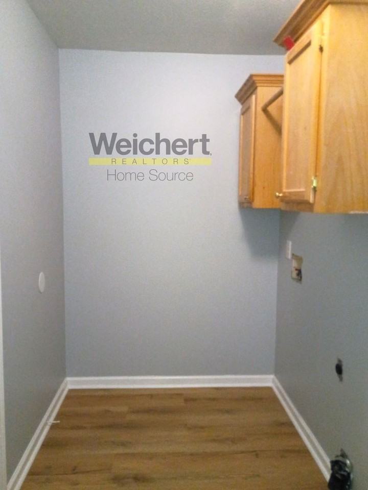 1107 Cole St - Photo 7 of 15