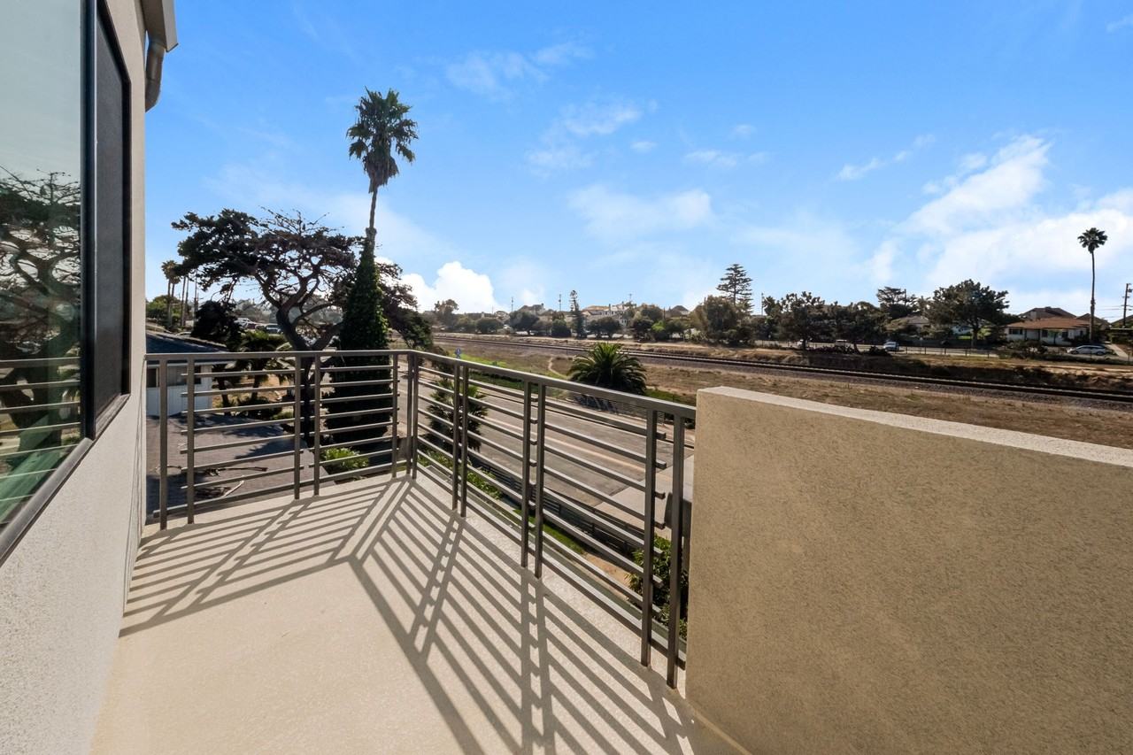 Gorgeous Brand New Townhomes in S Oceanside w/ Ocean Views! - Photo 3 of 9