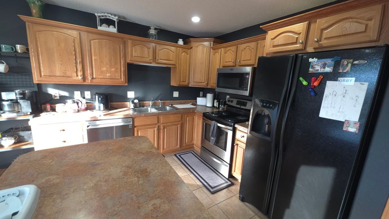 1069 E Turnpike Ave - Photo 3 of 22