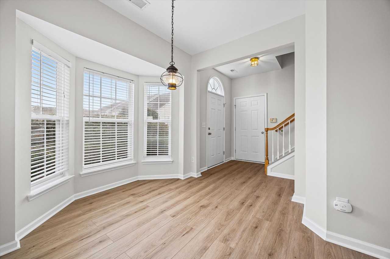 616 Bayou Cir - Photo 2 of 28