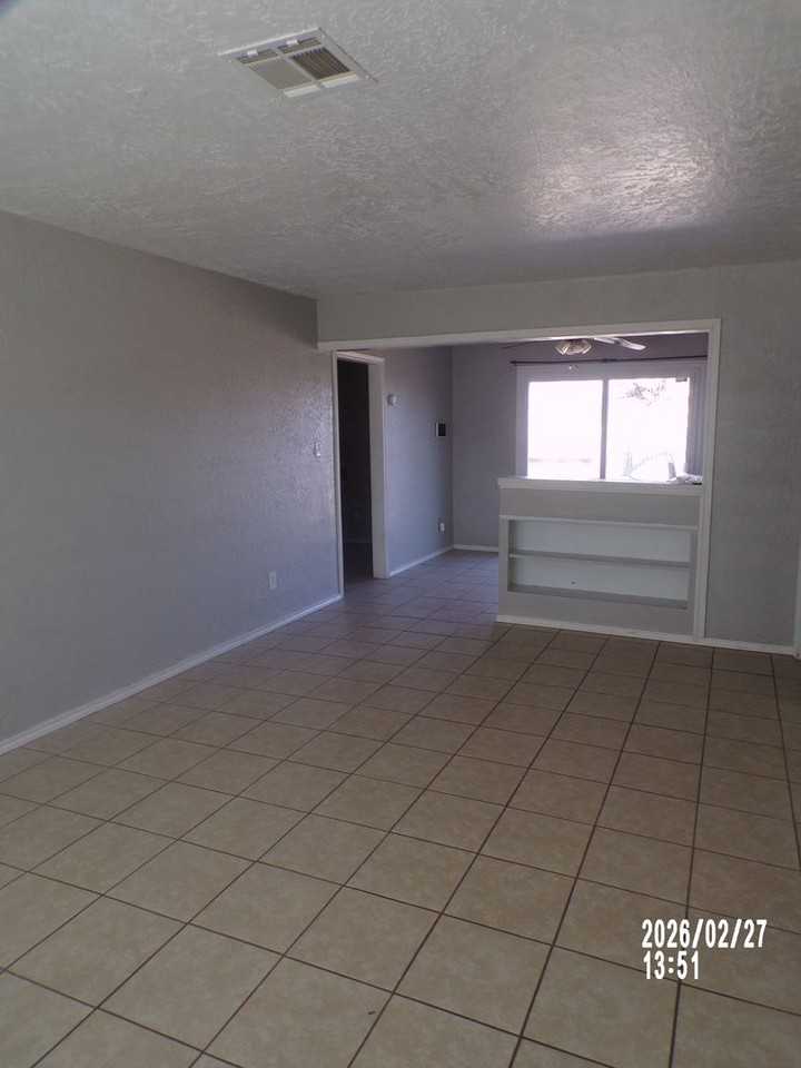 2803 Nw 23rd St - Photo 2 of 34