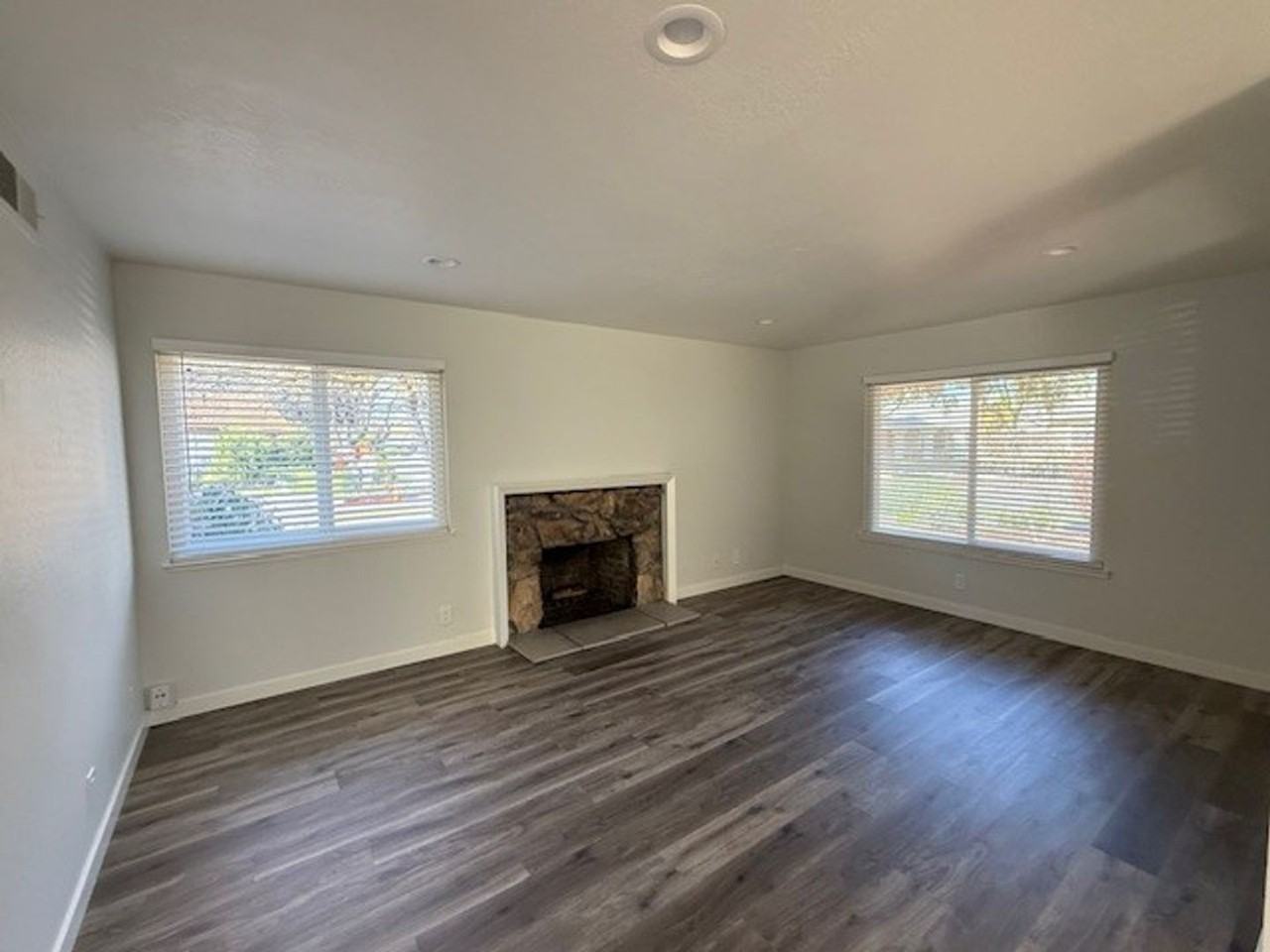 378 Los Pinos Way - Photo 4 of 12